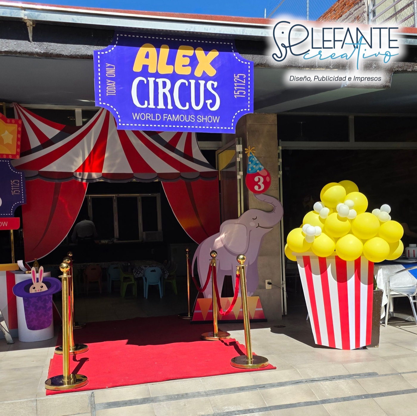 Montaje de evento con temática de circo y piezas personalizadas
